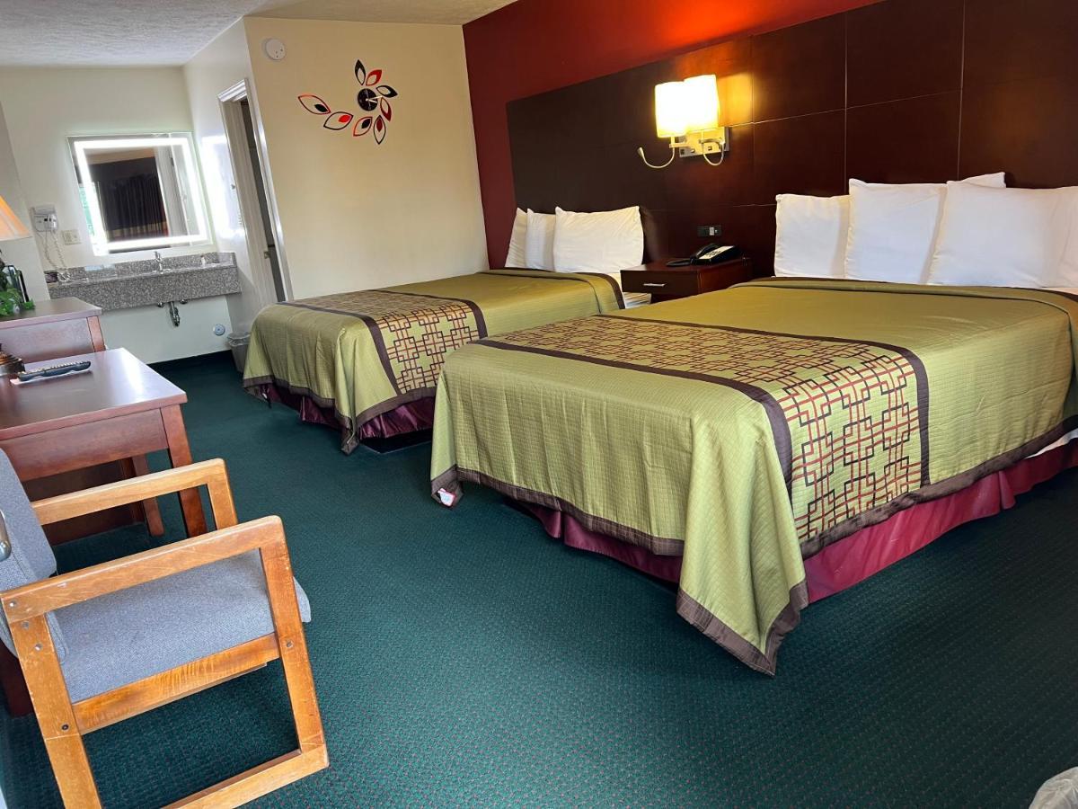 Surry Inn - Dobson Экстерьер фото